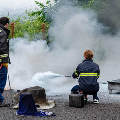 practicas de fuego real en simulacros de emergencia realizados por Obermann ray