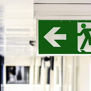 señal de evacuación para planes de autoprotección realizados por Obermann ray